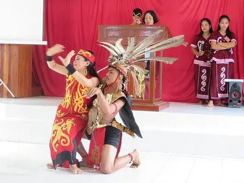 Tari festival budaya ka' pak liung/tari festival budaya di pak liung